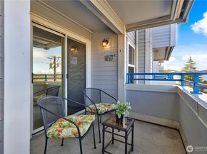 2244 13th Ave W 206, Seattle WA 98119
