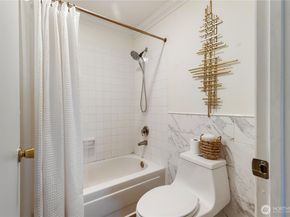 2244 13th Ave W 206, Seattle WA 98119