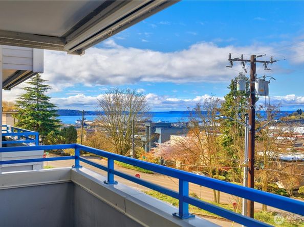2244 13th Ave W 206, Seattle WA 98119