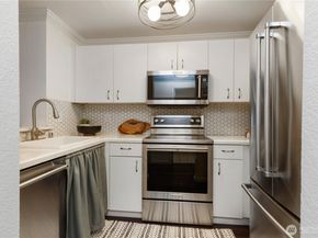2244 13th Ave W 206, Seattle WA 98119