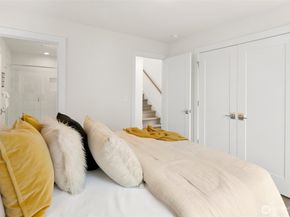 109 22nd Avenue E F, Seattle WA 98112