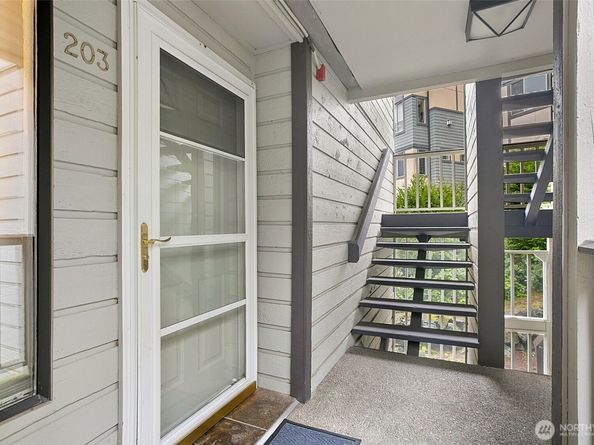 2930 76th Avenue SE A203, Mercer Island WA 98040
