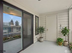 2930 76th Avenue SE A203, Mercer Island WA 98040