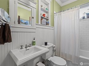 1609 N 50th Street, Seattle WA 98103