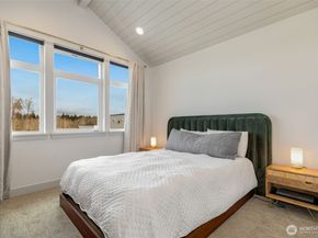 5030 Sand Point Place NE B, Seattle WA 98105