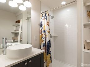 5030 Sand Point Place NE B, Seattle WA 98105