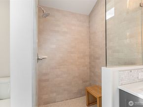 5030 Sand Point Place NE B, Seattle WA 98105