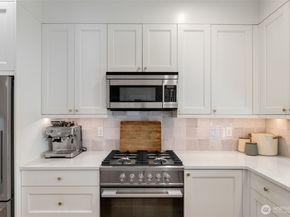 5030 Sand Point Place NE B, Seattle WA 98105