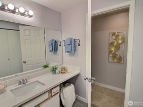 975 Aberdeen Avenue NE L202, Renton WA 98056