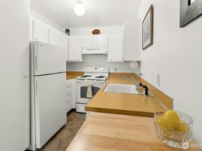 6440 139th Place NE 12, Redmond WA 98052