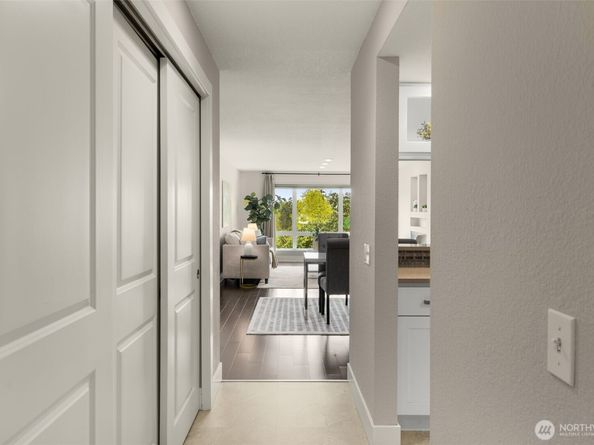145 105th Avenue SE 25, Bellevue WA 98004
