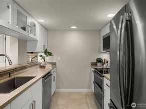 145 105th Avenue SE 25, Bellevue WA 98004