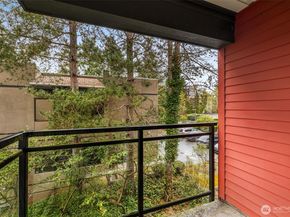 145 105th Avenue SE 25, Bellevue WA 98004