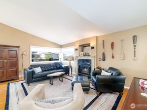 2443 55th Avenue SW 2A, Seattle WA 98116