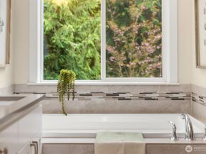 7835 Ledgestone Loop NE, Bainbridge Island WA 98110