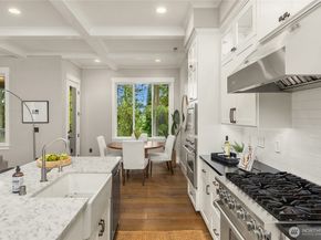 7835 Ledgestone Loop NE, Bainbridge Island WA 98110