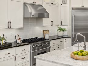 7835 Ledgestone Loop NE, Bainbridge Island WA 98110