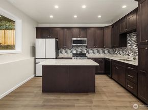 2112 SW 103rd Place, Seattle WA 98146