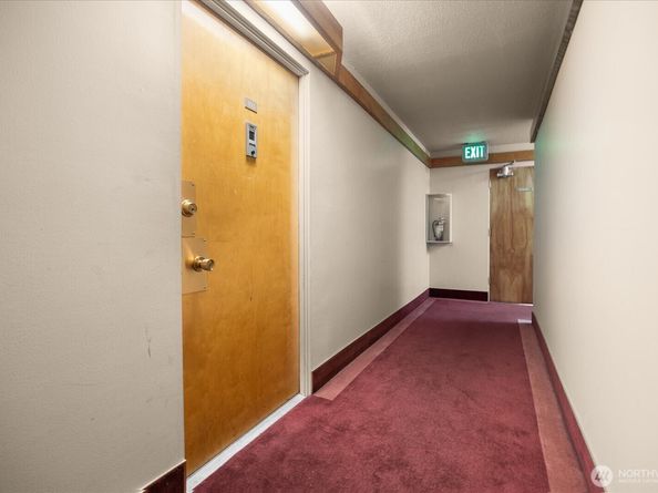 5101 NE 55th Street 103, Seattle WA 98105