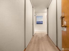 5101 NE 55th Street 103, Seattle WA 98105
