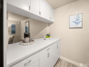 5101 NE 55th Street 103, Seattle WA 98105