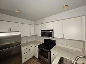 2530 15th Avenue W 303, Seattle WA 98119