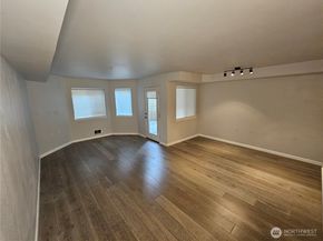 2530 15th Avenue W 303, Seattle WA 98119