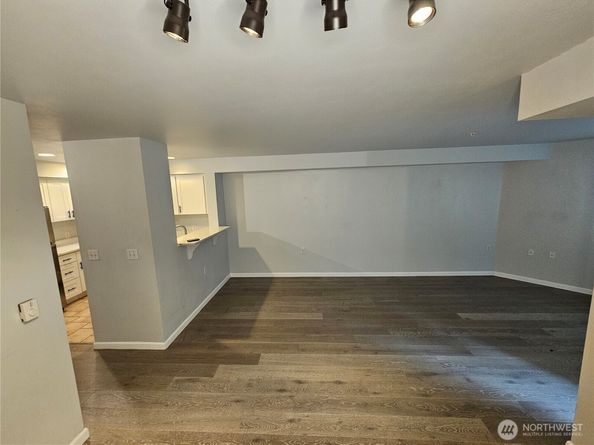 2530 15th Avenue W 303, Seattle WA 98119
