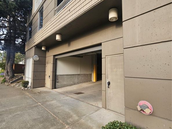 2530 15th Avenue W 303, Seattle WA 98119