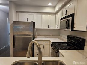 2530 15th Avenue W 303, Seattle WA 98119