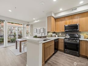12701 SE 41st Place 316, Bellevue WA 98006