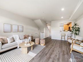 12701 SE 41st Place 316, Bellevue WA 98006