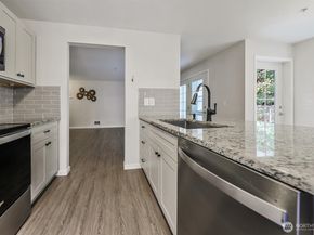 715 Harrington Place SE 2140, Renton WA 98058