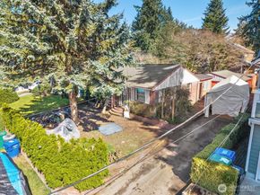 14022 Roslyn Place N, Seattle WA 98133