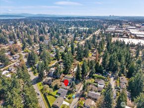 14022 Roslyn Place N, Seattle WA 98133