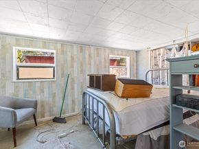 14022 Roslyn Place N, Seattle WA 98133