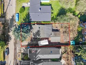 14022 Roslyn Place N, Seattle WA 98133