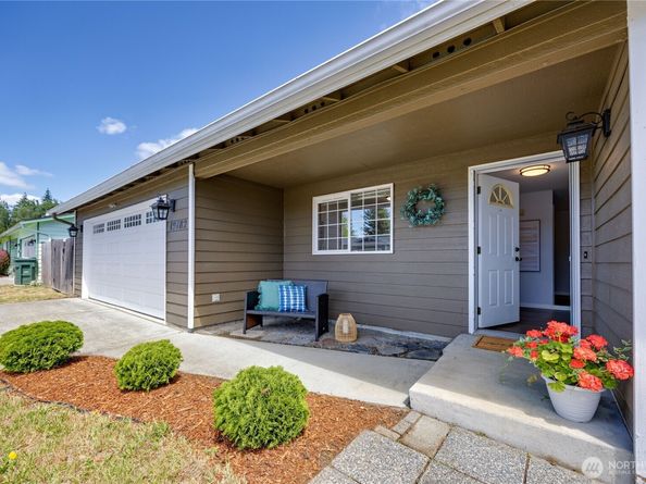 19782 Mosjon Circle NE, Poulsbo WA 98370