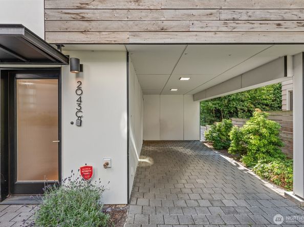 2043 C 13th Avenue W, Seattle WA 98119