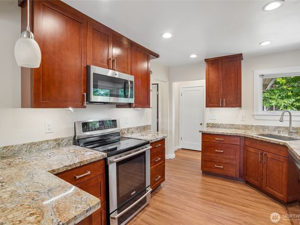3004 SW Barton Street, Seattle WA 98126