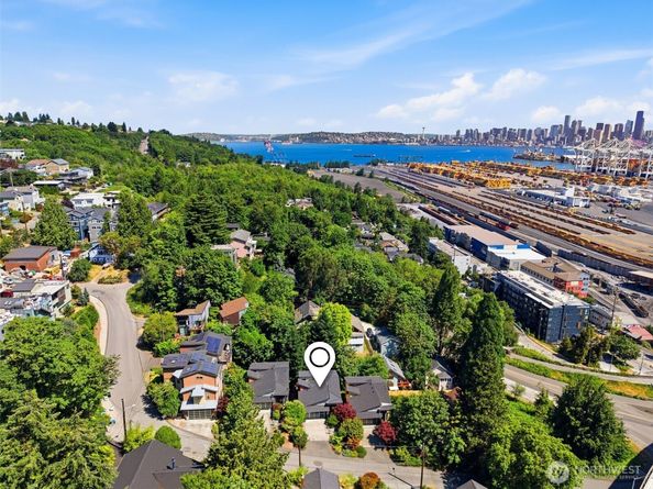 3046 SW Manning Street, Seattle WA 98126