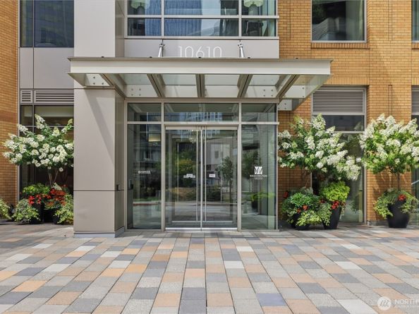 10610 NE 9th Place 1902, Bellevue WA 98004