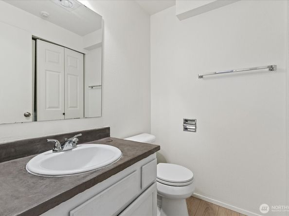 21904 56th Avenue W B2, Mountlake Terrace WA 98043