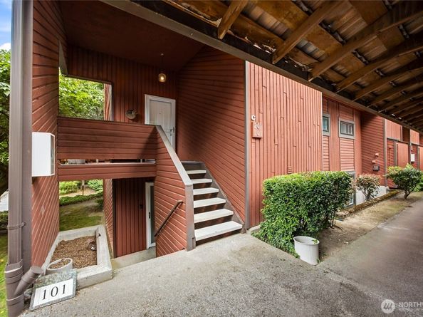 1208 S 216th Street C201, Seattle WA 98198