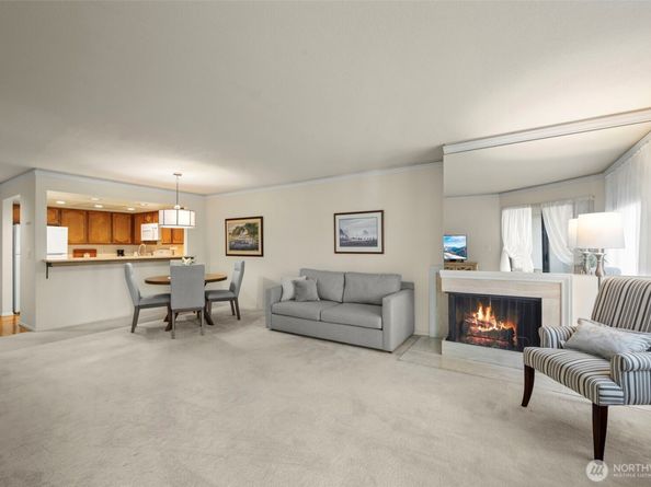 401 100th Avenue NE 213, Bellevue WA 98004