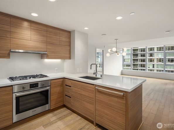 583 Battery Street 2208N, Seattle WA 98121