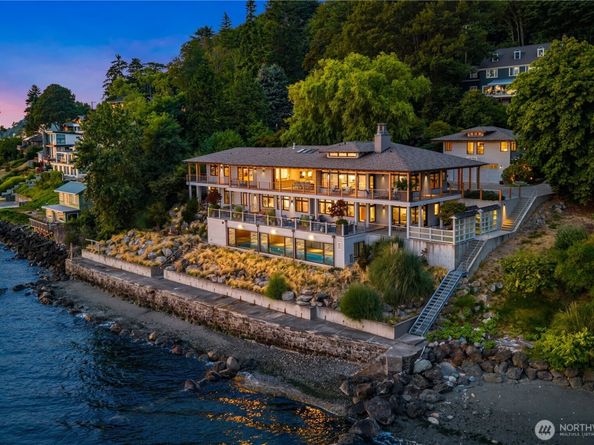 2481 Perkins Lane W, Seattle WA 98199