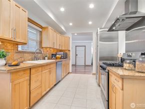 1116 6th Avenue N, Seattle WA 98109