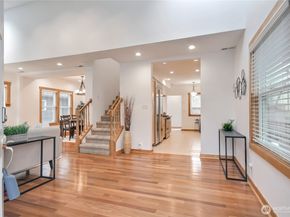 1116 6th Avenue N, Seattle WA 98109