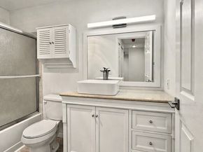 10501 8th Avenue NE 128, Seattle WA 98125